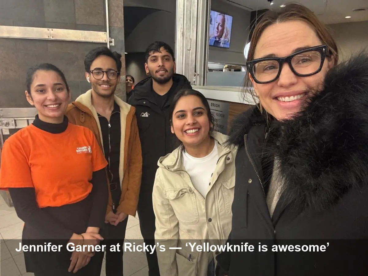 Jennifer Garner Enjoys Breakfast at Ricky’s in Yellowknife
